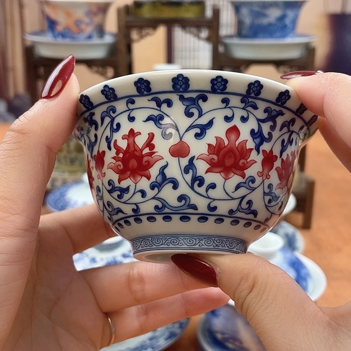 摆件釉里红缠枝莲压手杯