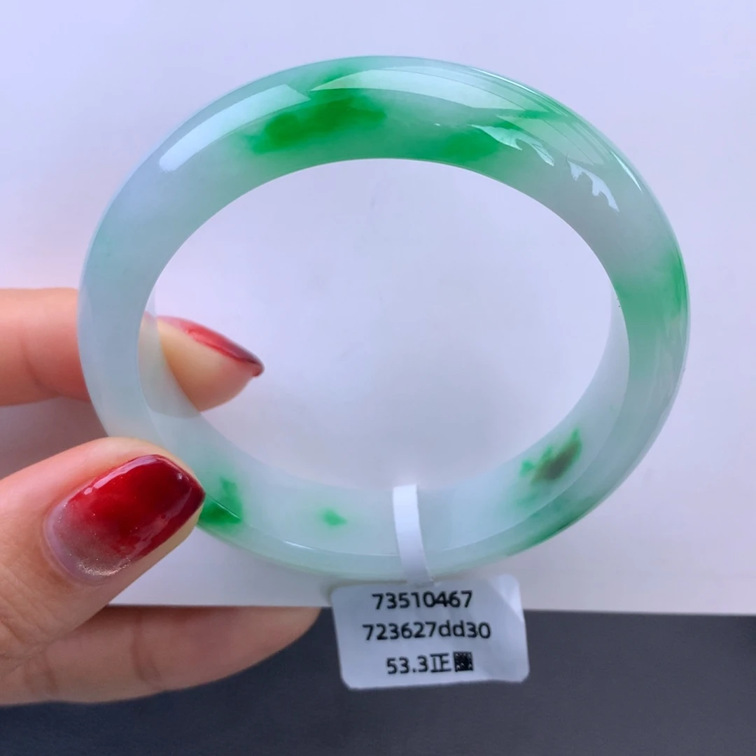 翡翠未镶嵌手镯细糯化白底阳绿手镯（细纹）