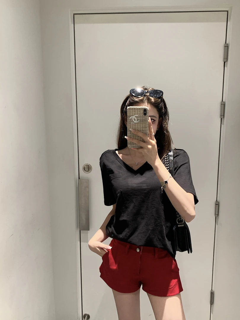 Momoshero【呼吸0压感】高穿着率的松弛Vacation！极简V领口袋Tee