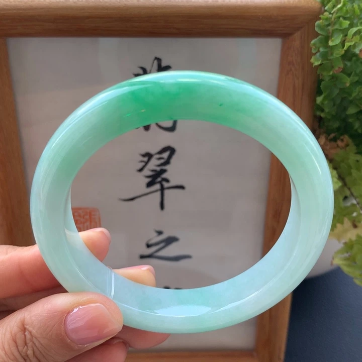 翡翠手镯未镶嵌翡翠手镯56