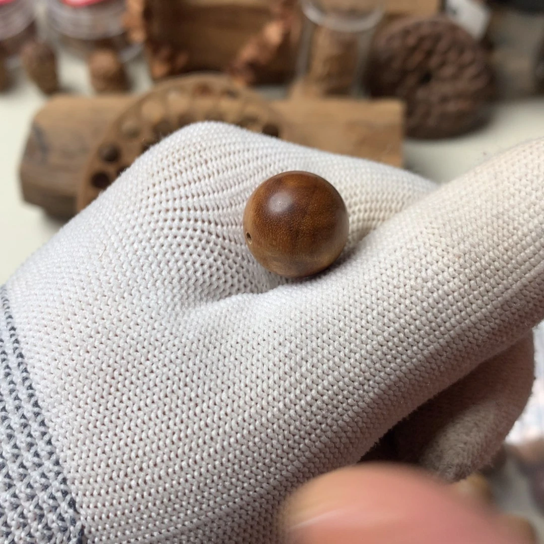 檀香木其他大***晚印度老山檀香1.5单珠树头料
