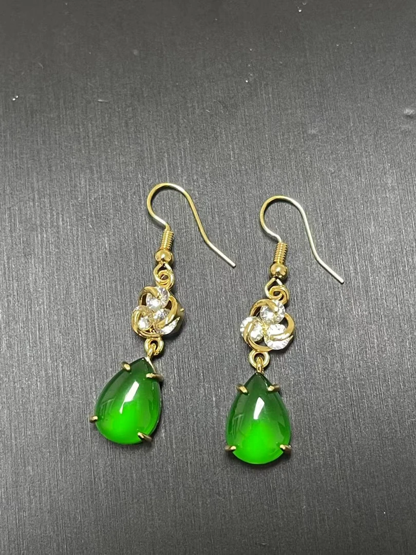 翠绿色耳钩时尚气质