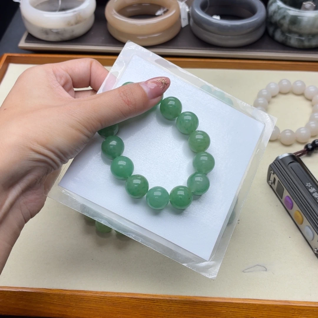 石英岩玉未镶嵌手镯