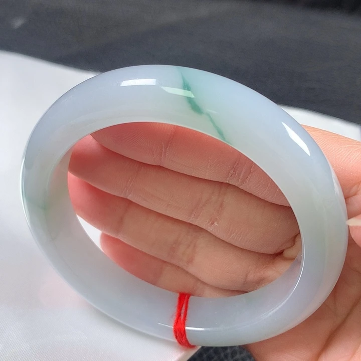 翡翠未镶嵌手镯