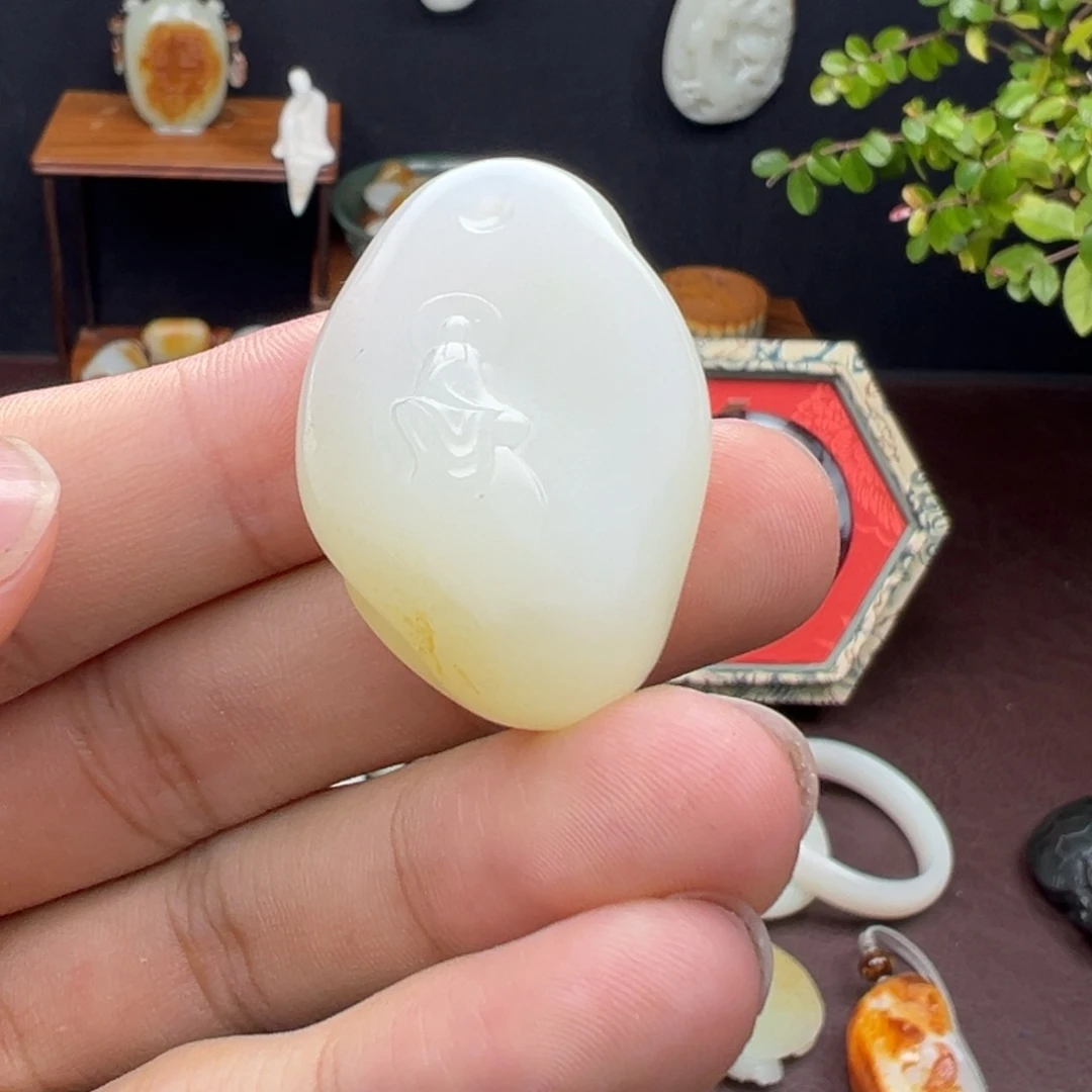 和田玉未镶嵌吊坠(不含链)和田玉随型