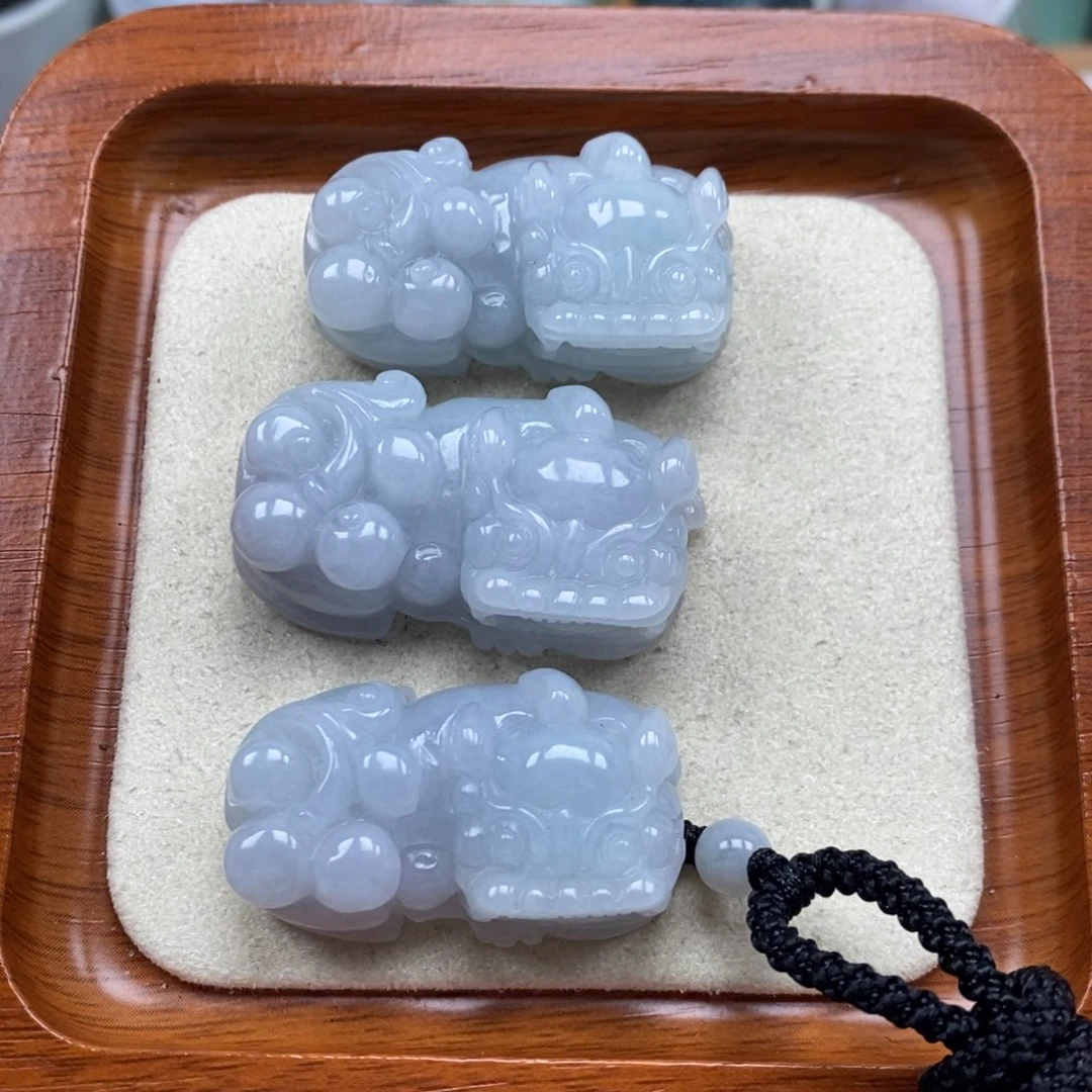 翡翠未镶嵌颈饰霸王貔貅发其一