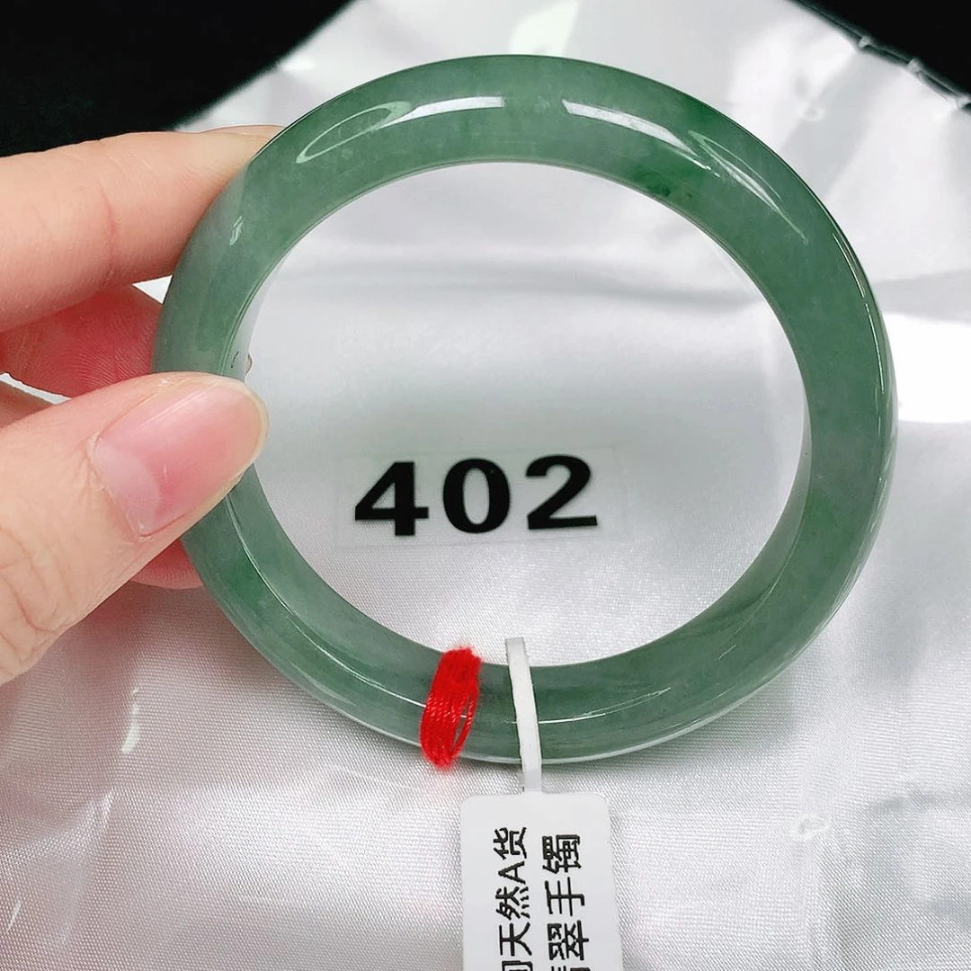 翡翠手镯未镶嵌翡翠手镯未镶嵌