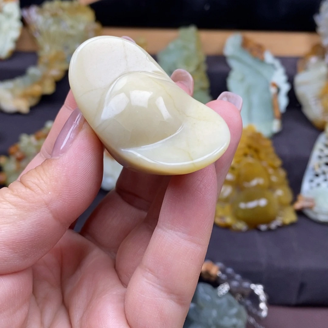 蛇纹石玉颈饰未镶嵌