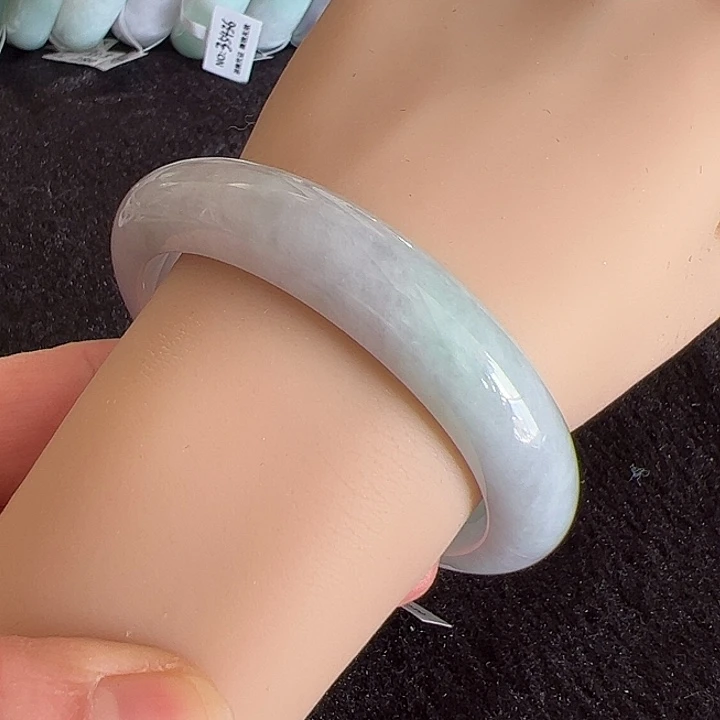 翡翠未镶嵌手镯编号01398圈口57.7