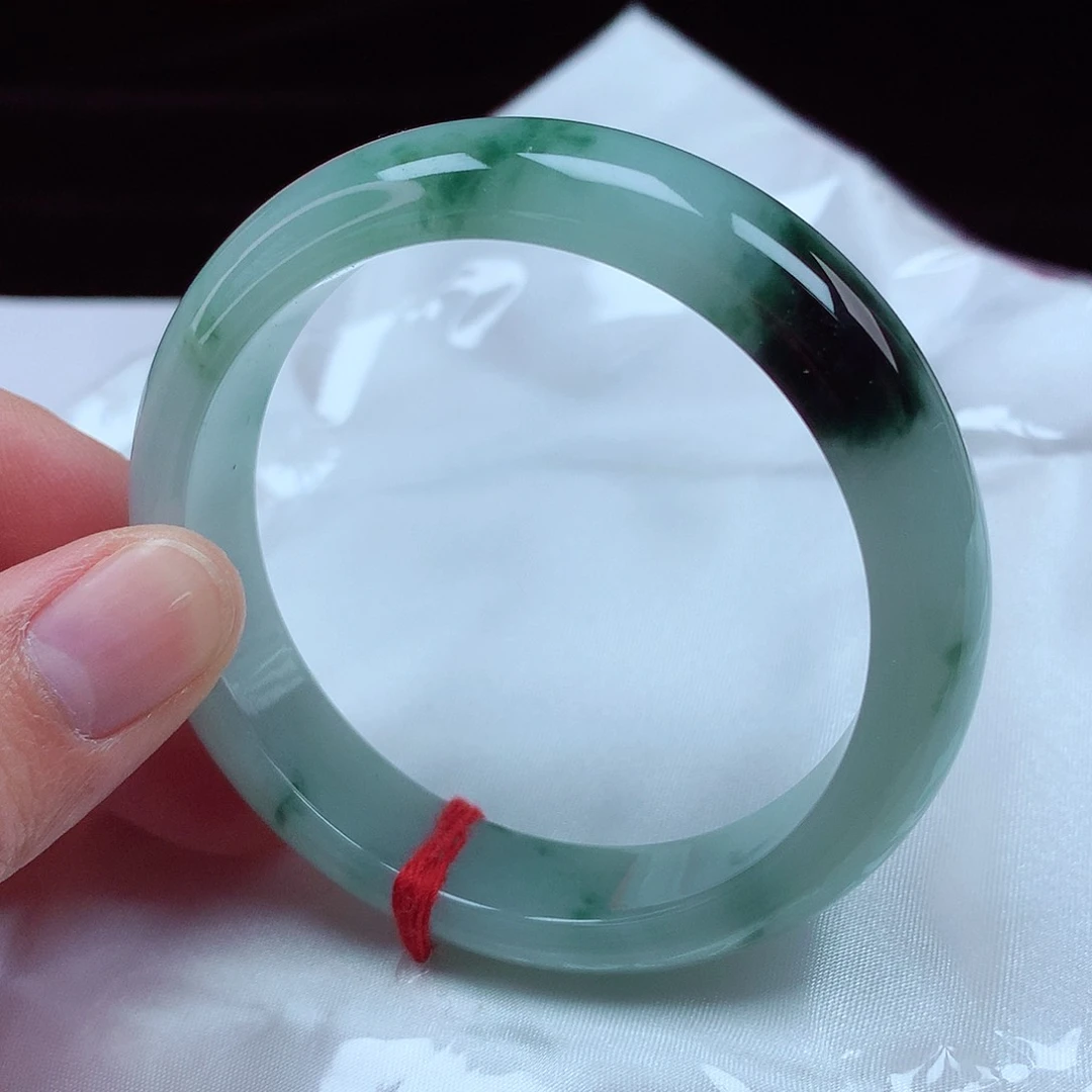 翡翠手镯未镶嵌55圈