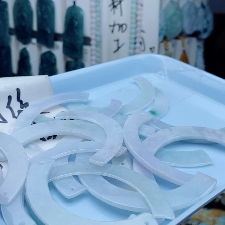 翡翠未镶嵌颈饰翡翠