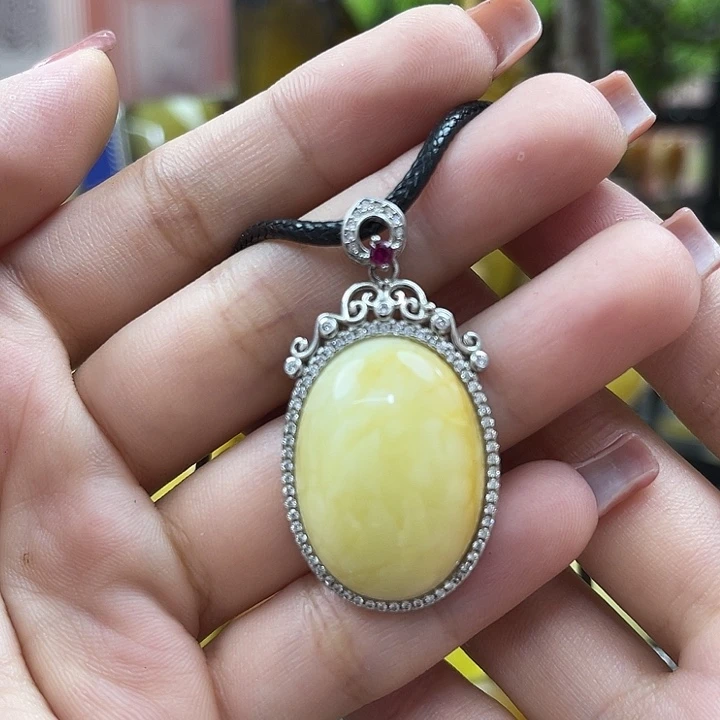 银S925镶嵌颈饰琥珀吊坠