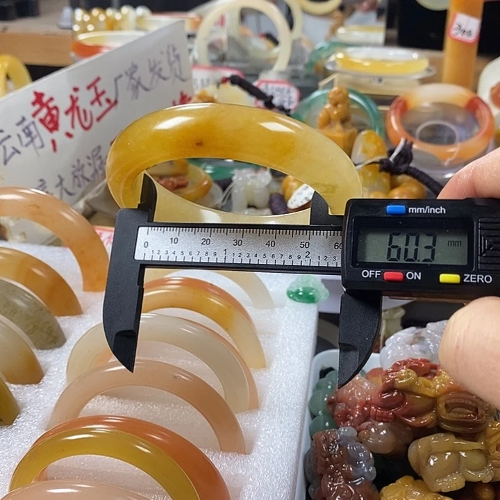石英质玉（黄龙玉）合金手链