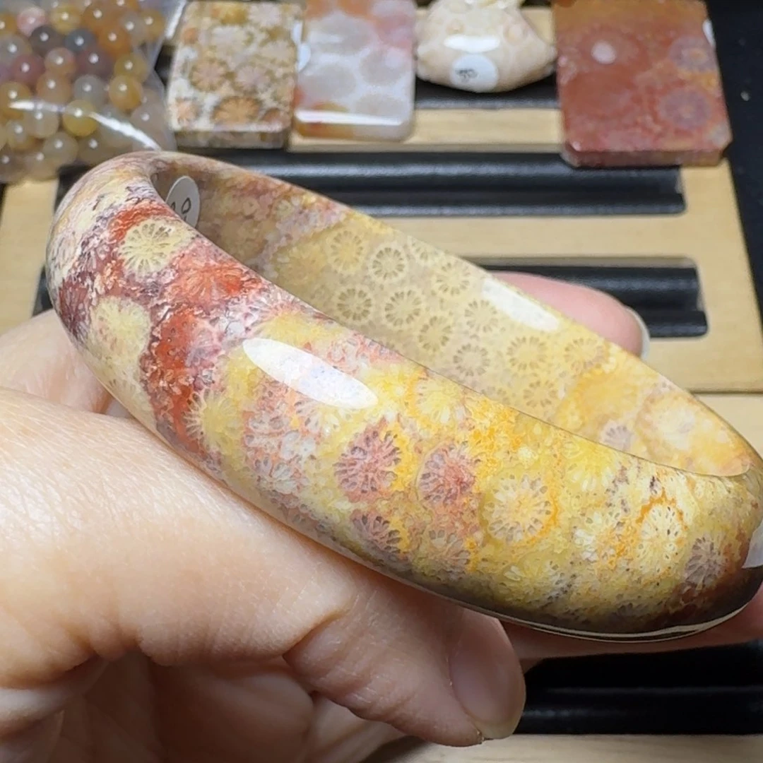 硅化玉60.5彩色小菊花未镶嵌