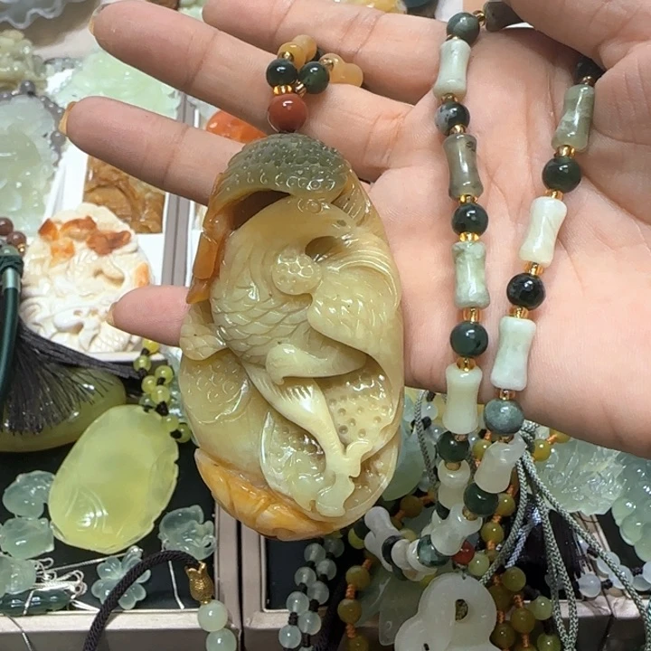 蛇纹石玉未镶嵌吊坠小****