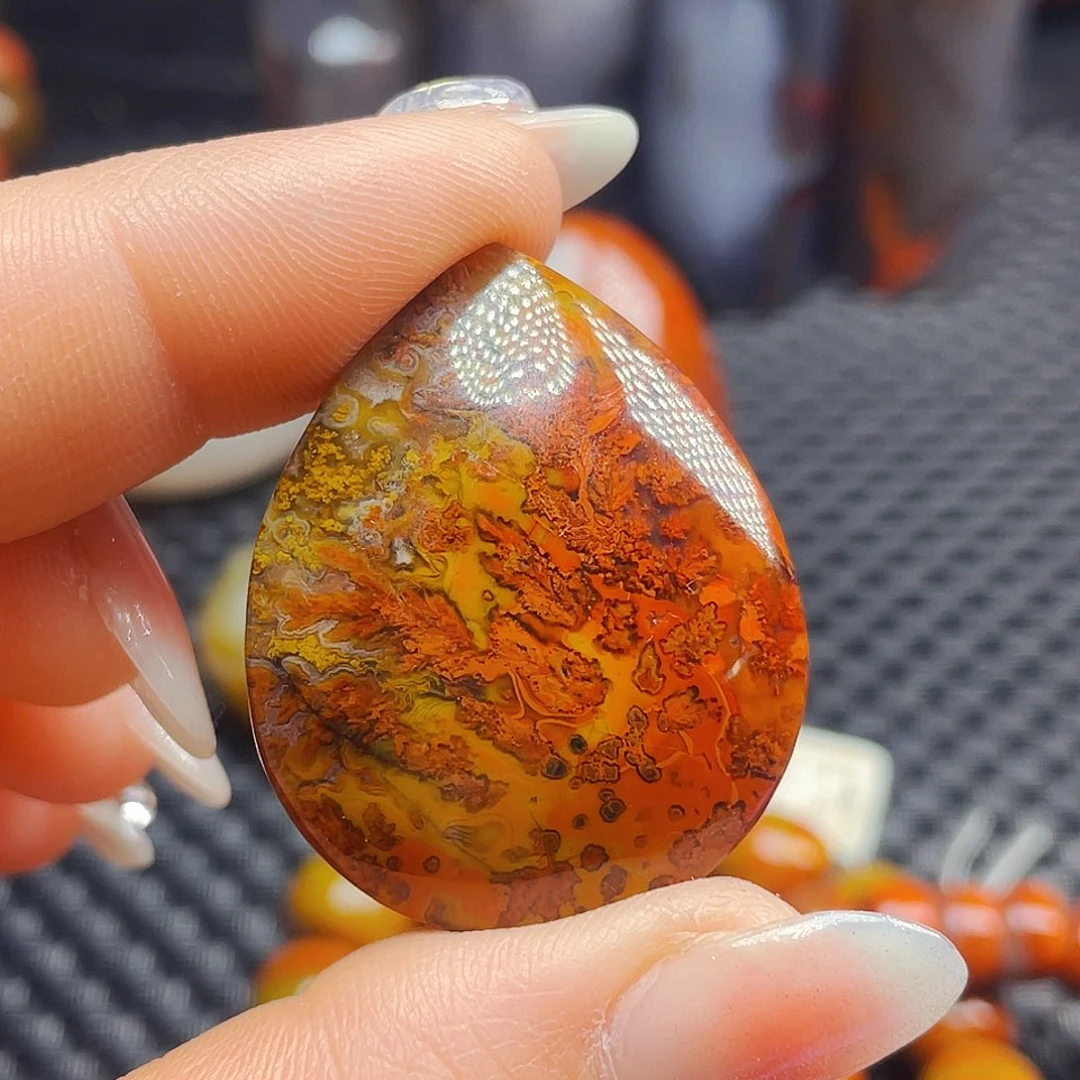 玛瑙/玉髓吊坠未镶嵌北**拥