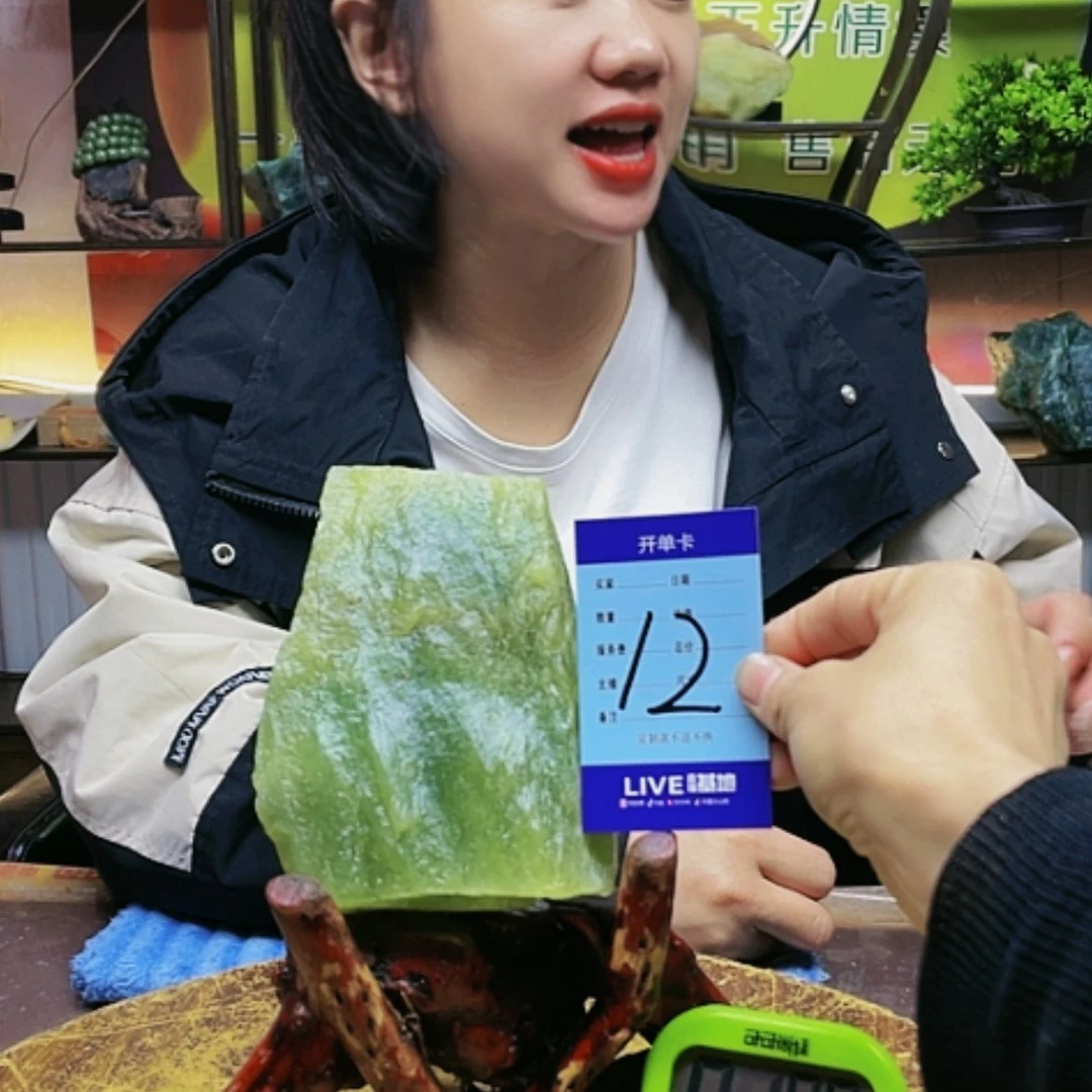 【闪购商品】蛇纹石玉未镶嵌原石菩*