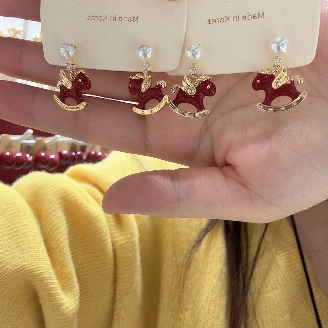 三醋酯纤维新年小马耳坠