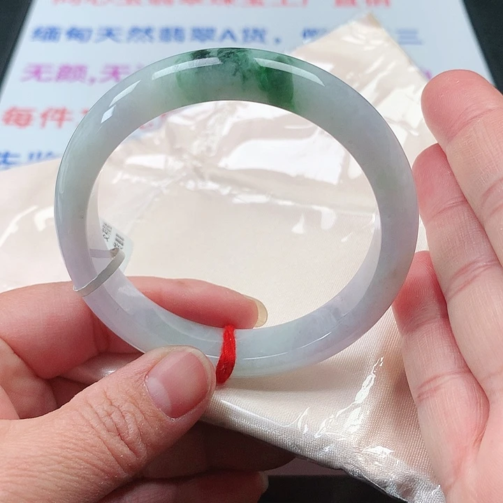 翡翠手镯未镶嵌翡翠