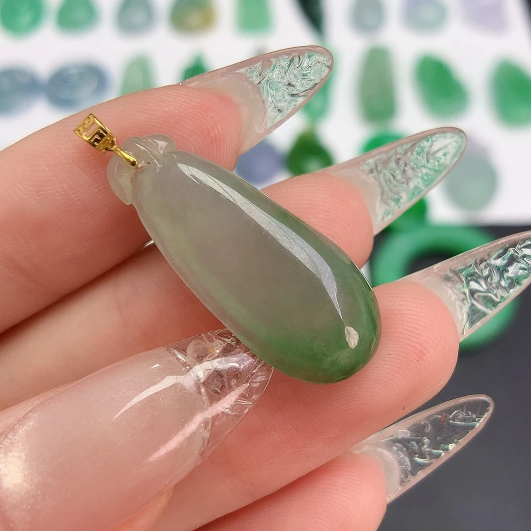 翡翠18K金镶嵌颈饰88888888888888888888