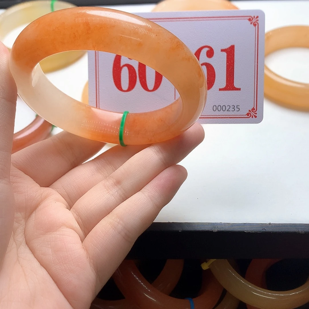 未镶嵌石英质玉（黄龙玉）手镯