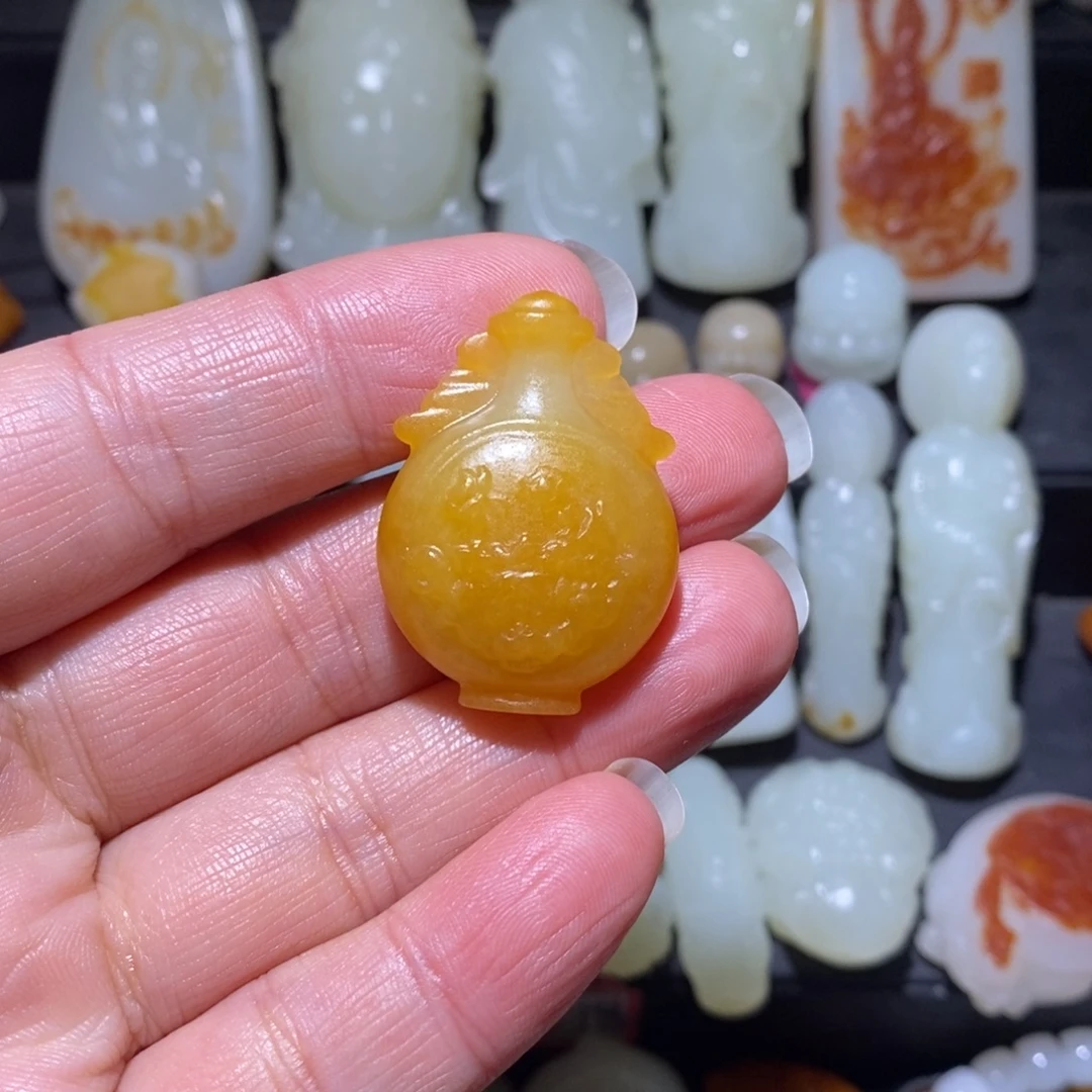 小***呦和田玉未镶嵌颈饰