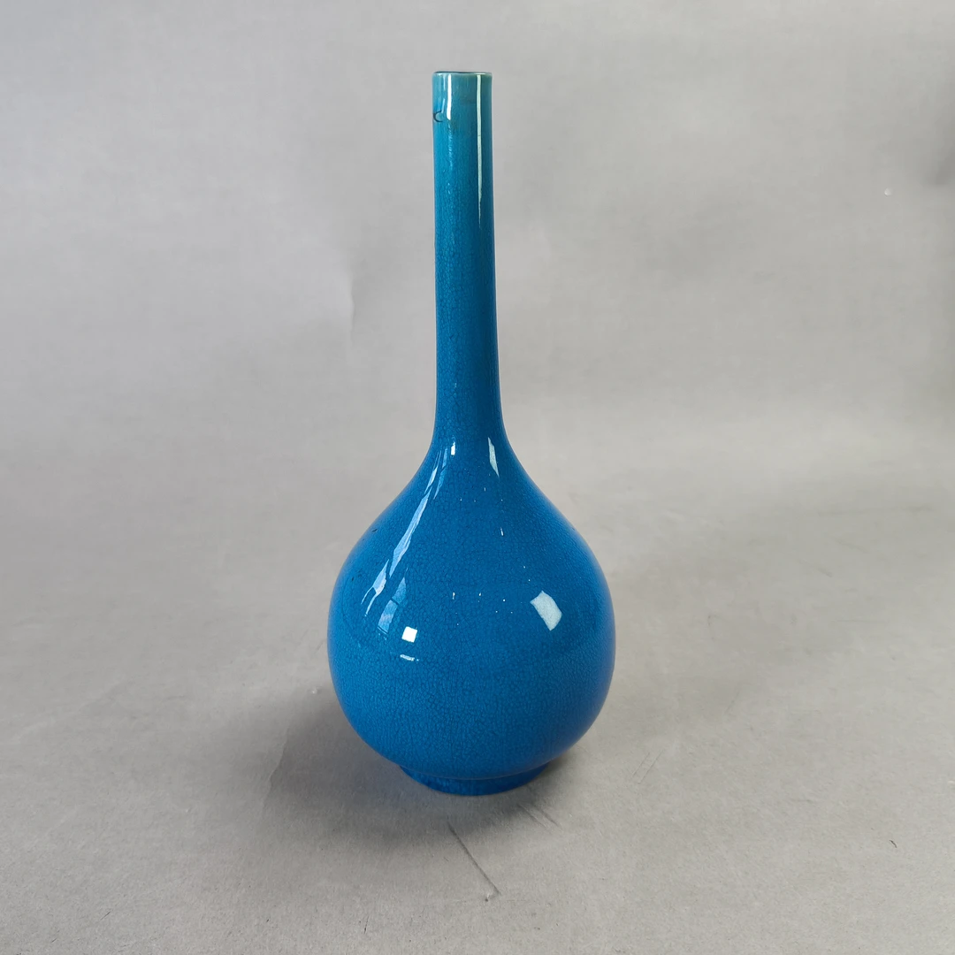 25080898清同治礼雀蓝釉长颈瓶 高24.2cm