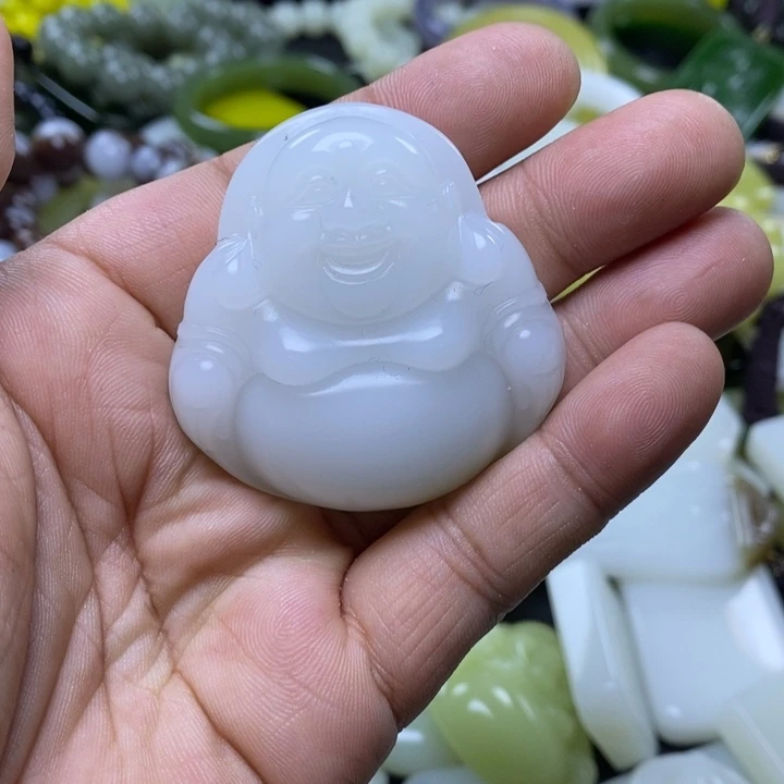 玉***香和田玉未镶嵌颈饰