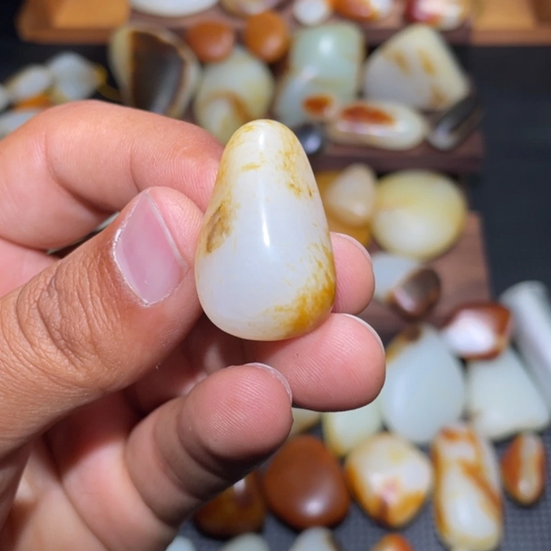 和田玉颈饰未镶嵌11.11克