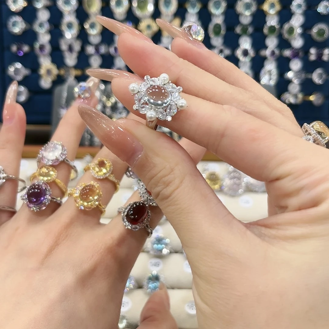 托帕石女款银S925镶嵌V****?戒指68