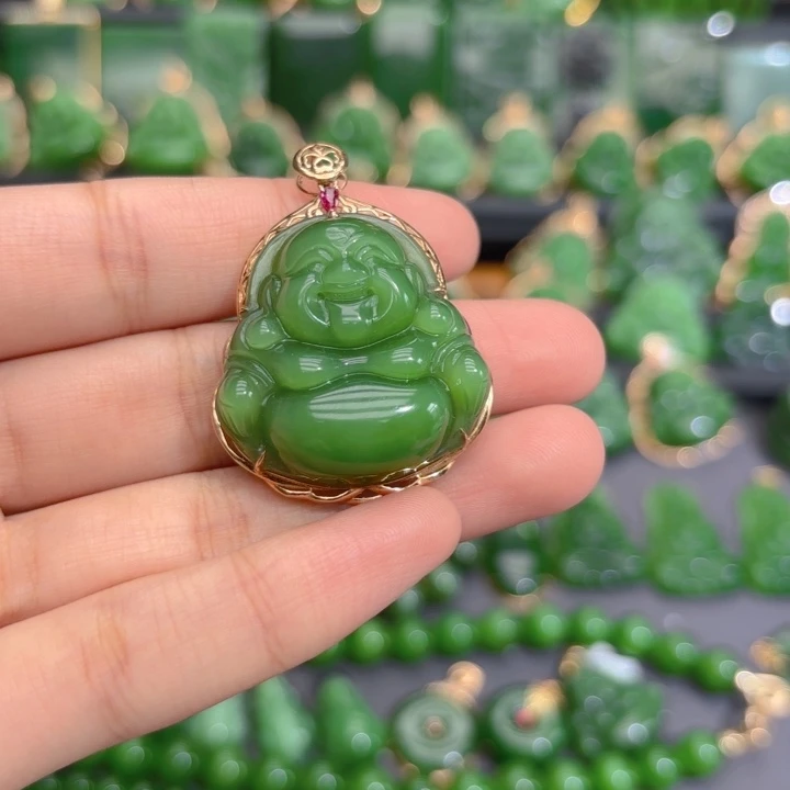 颈饰18K金镶嵌和田玉（碧玉）