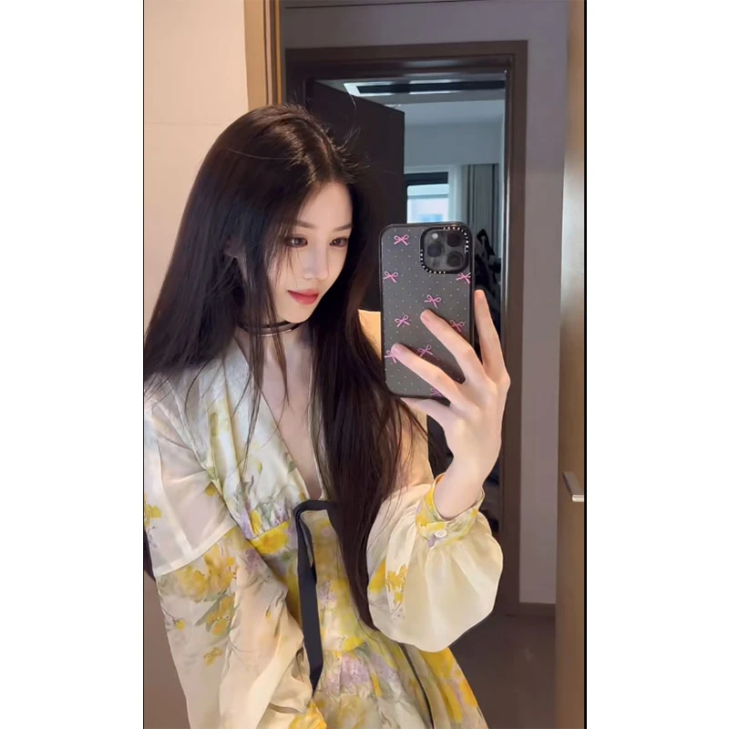 法式浪漫气质收腰修身蝴蝶结碎花v领长袖连衣裙女裙子显瘦A字短裙