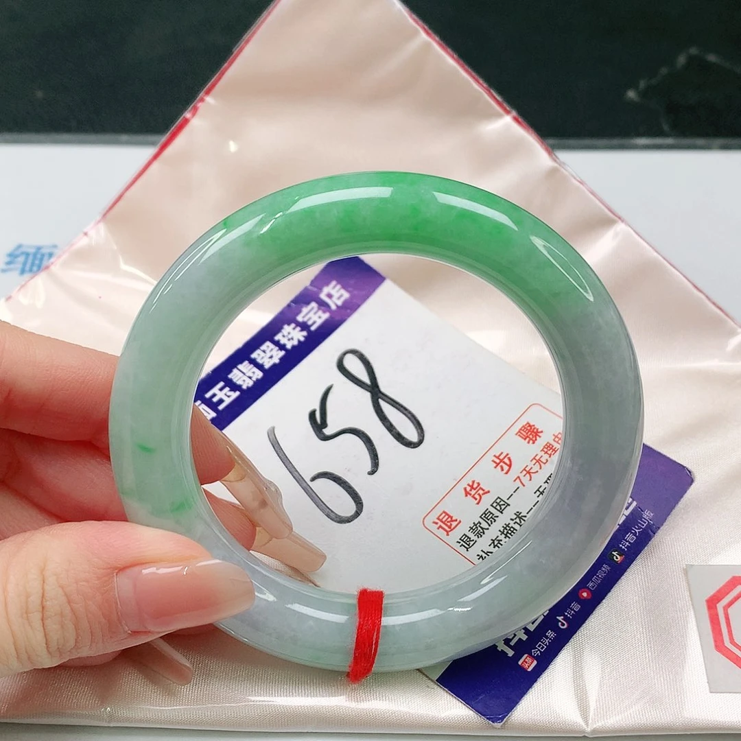 未镶嵌手镯（圆镯）翡翠