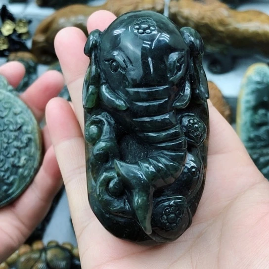 岫岩河磨玉（透闪石质玉）把件未镶嵌