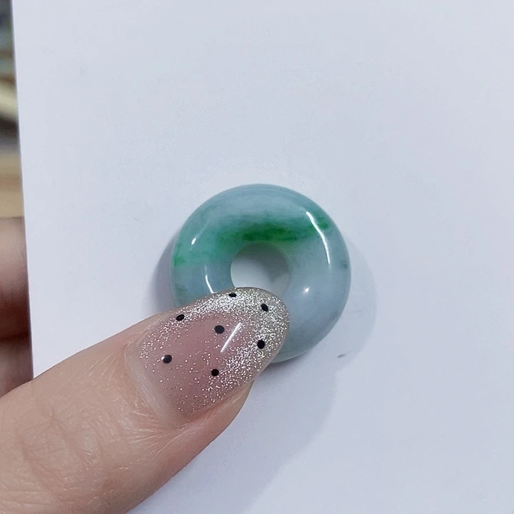 翡翠手镯未镶嵌天然