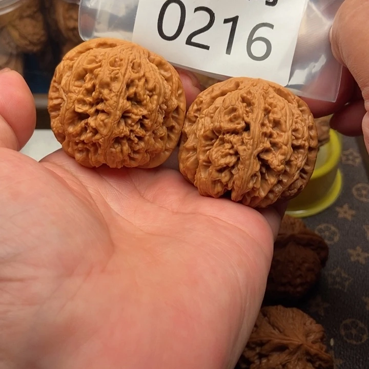 文玩核桃把件粗筋47