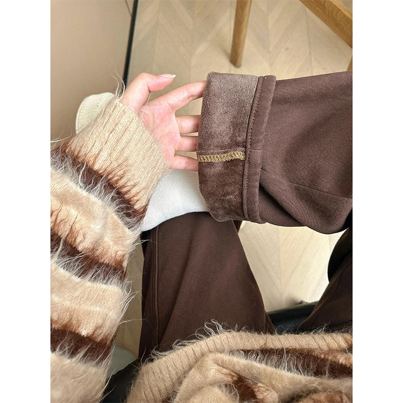 冬季款咖色加绒加厚高腰显瘦牛仔裤女梨型身材宽松简约直筒阔腿裤