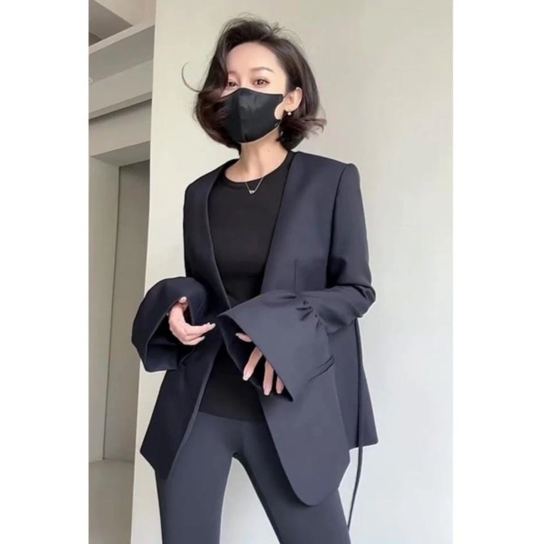 2025年秋季喇叭袖黑色西装薄款垫肩v领韩系通勤休闲夹克上衣高级