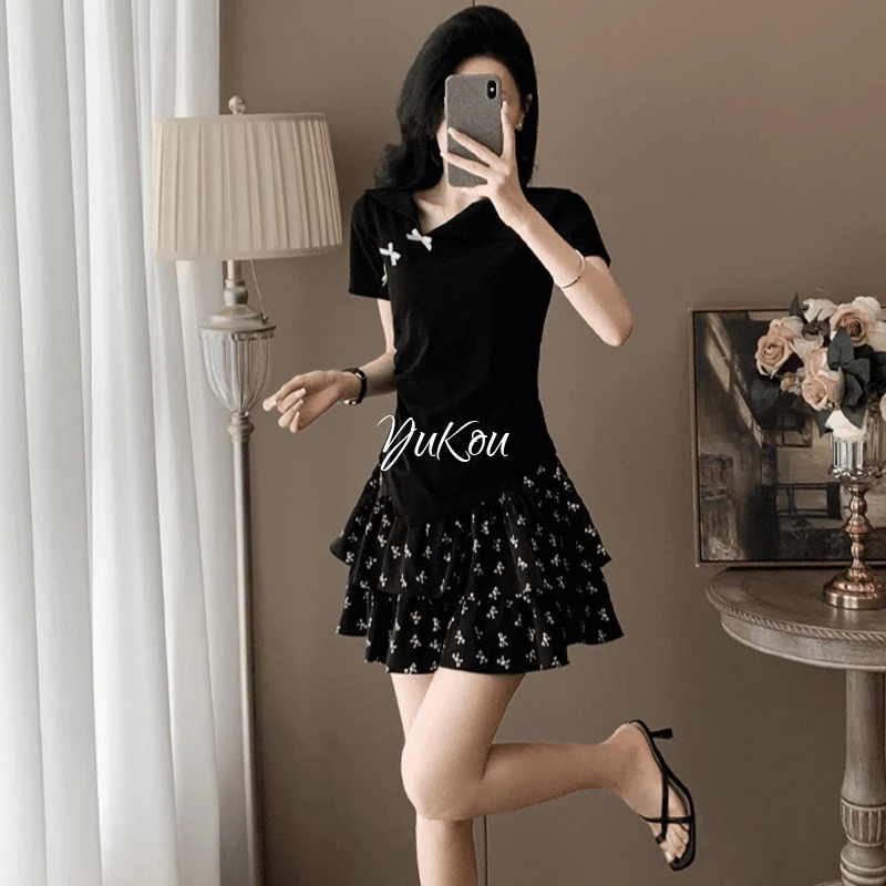 chic甜辣休闲时尚套装女夏季新款洋气黑色短袖上衣碎花短裙两件套