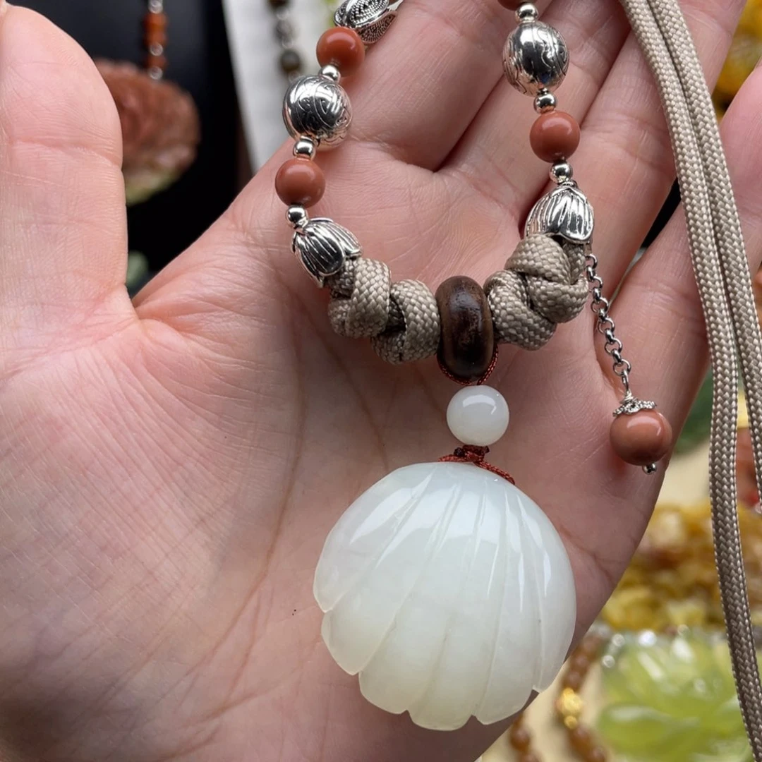 未镶嵌蛇纹石玉颈饰