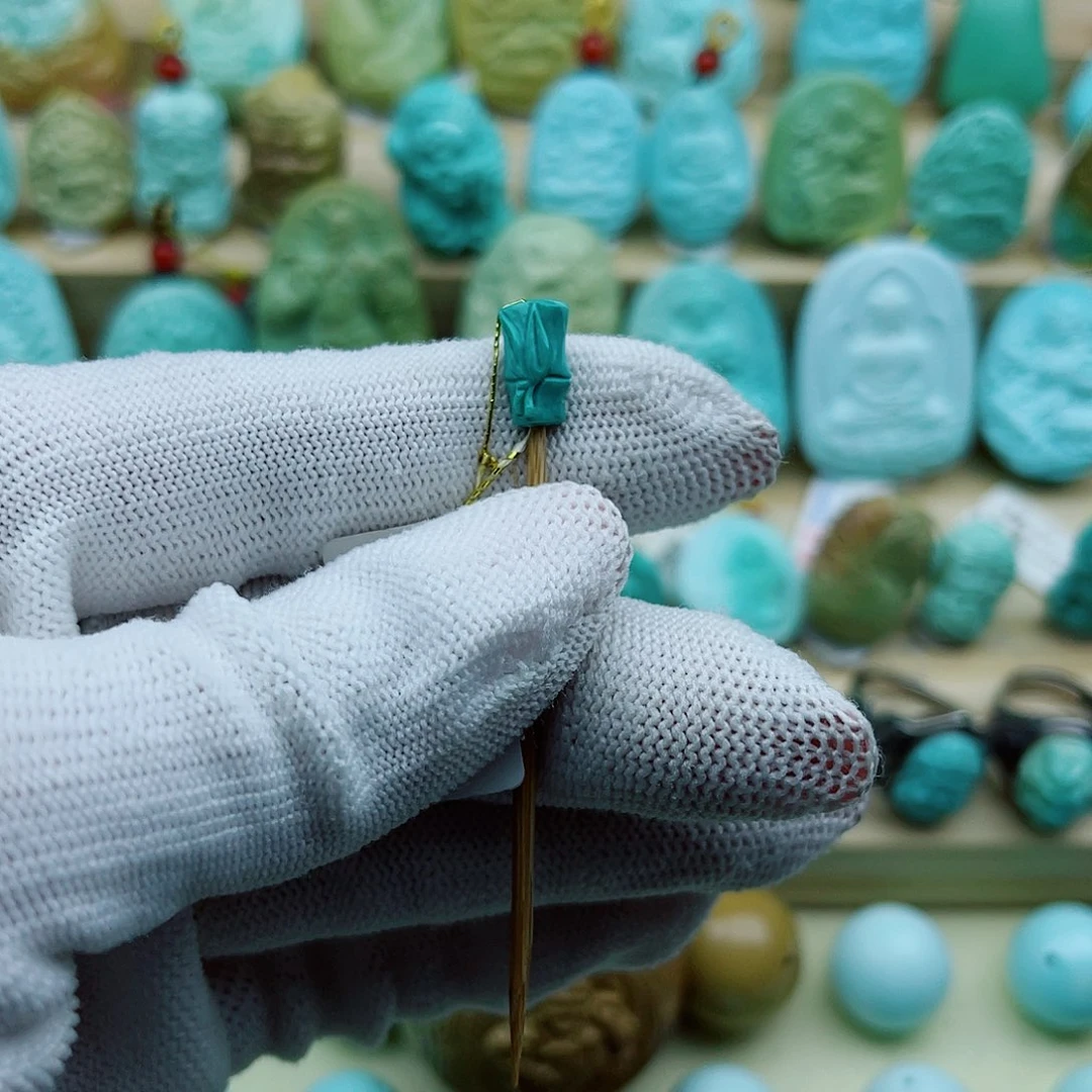 绿松石未镶嵌珠宝奇石