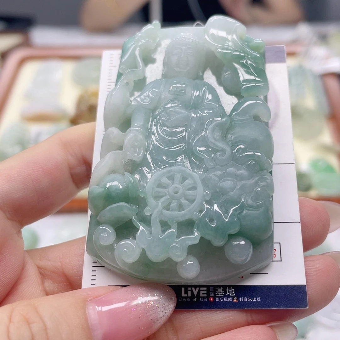 翡翠未镶嵌颈饰大日如来