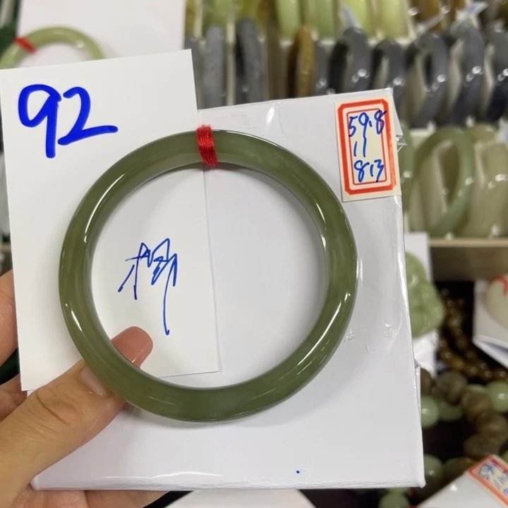 和田玉未镶嵌手镯