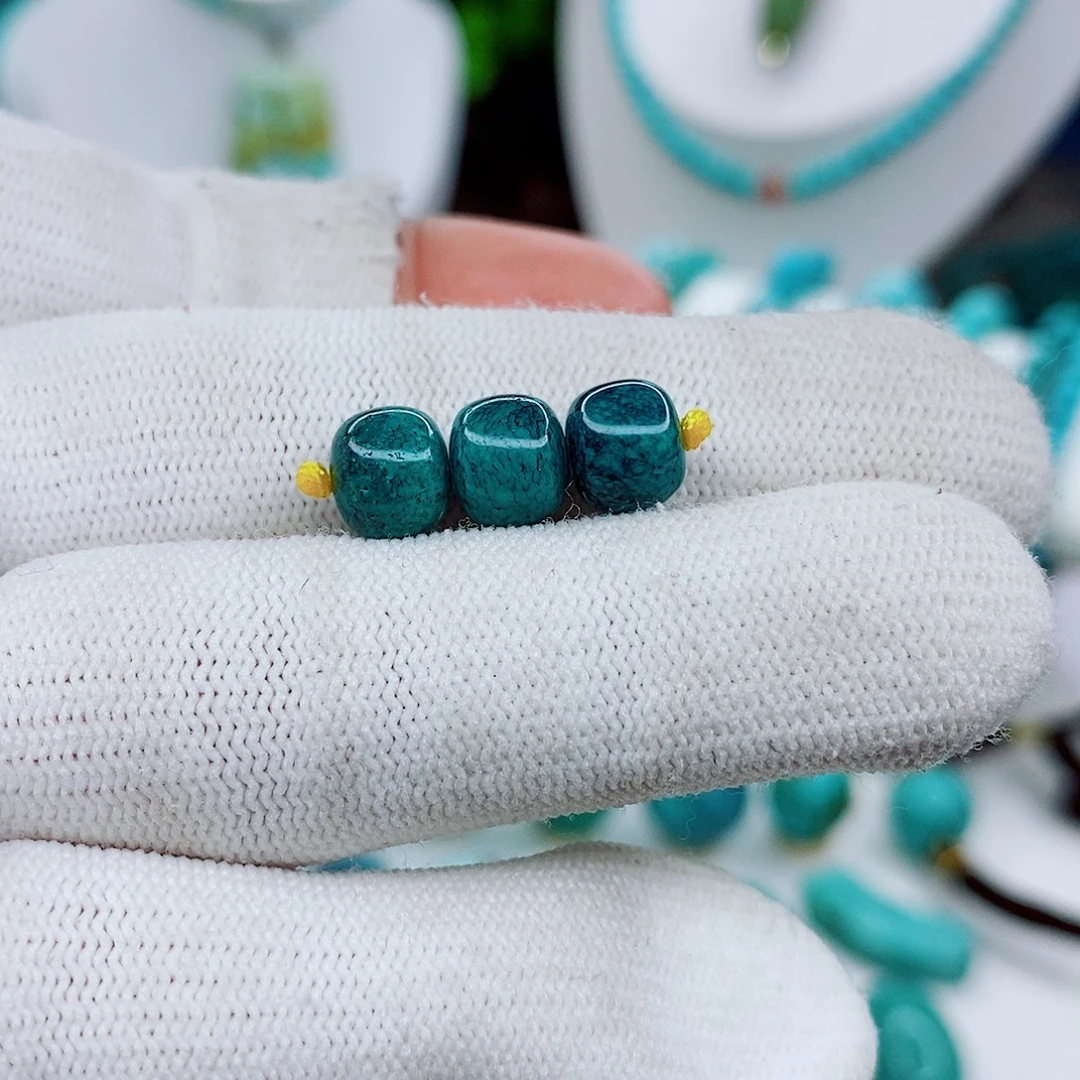 绿松石未镶嵌颈饰