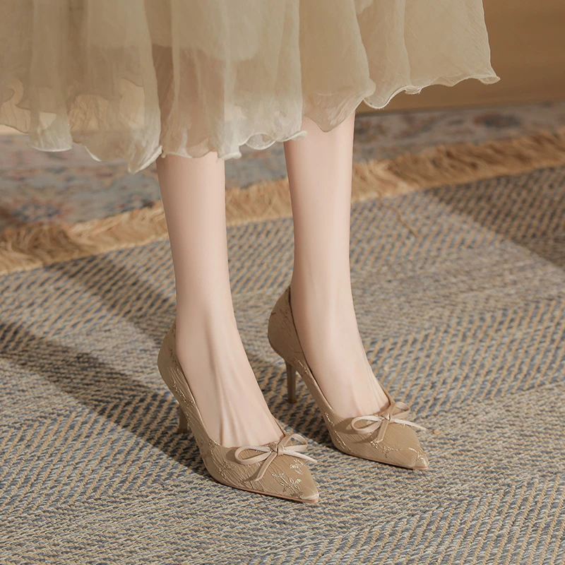 真皮新中式高跟鞋女2025新款刺绣复古国风蝴蝶结尖头细跟浅口单鞋