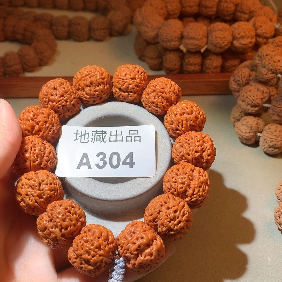 金刚菩提手串自***！23尺寸梁龙鳞梅花