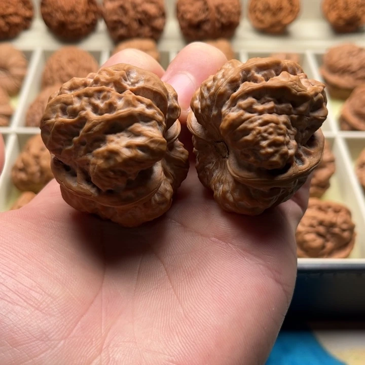 扮***虎吊坠文玩核桃41四开背