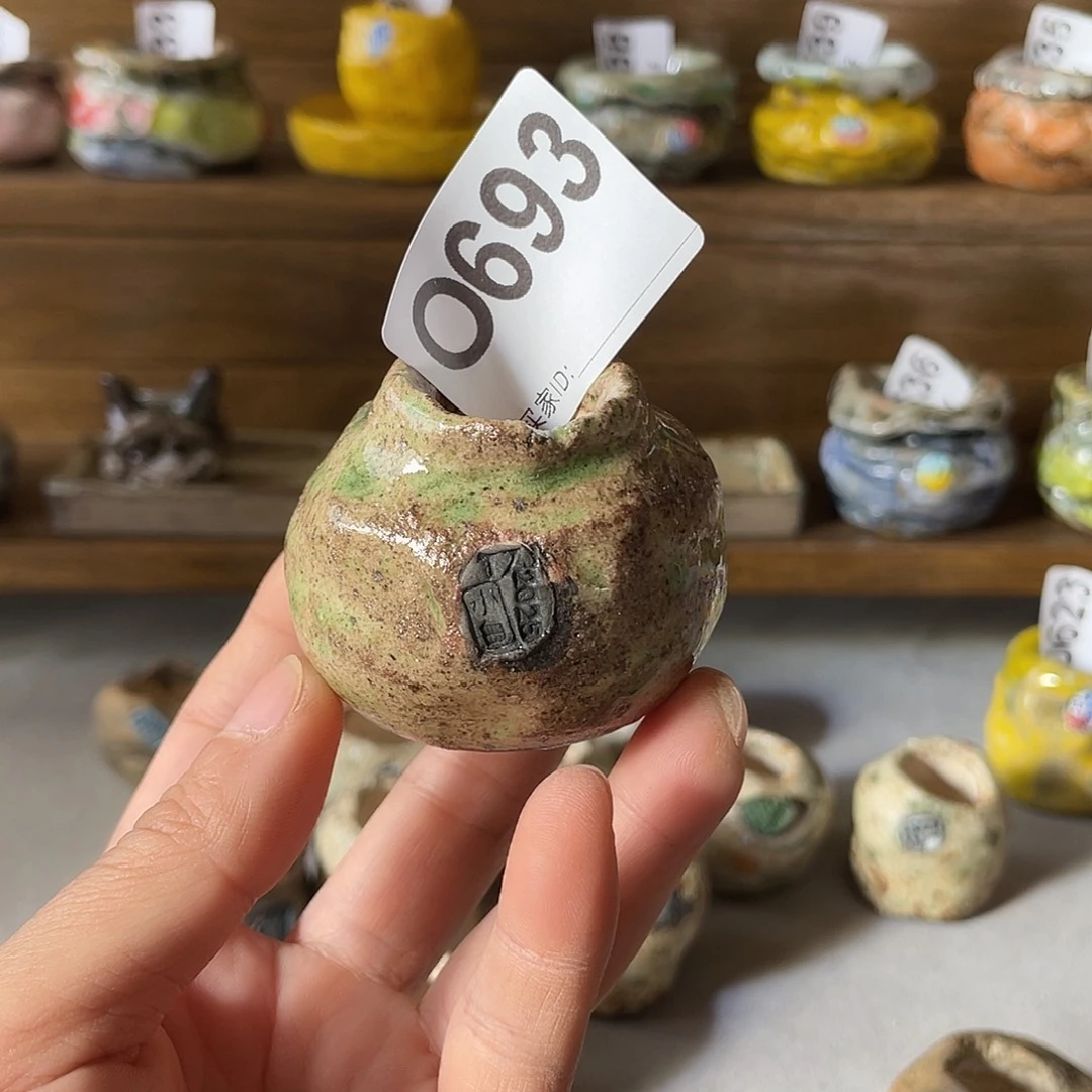 花***。小白孤品花盆内口