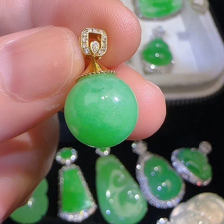 翡翠18K金镶嵌吊坠(赠链)满绿圆珠吊坠