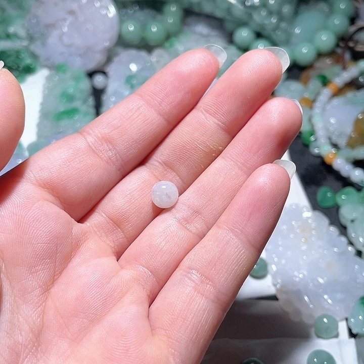 翡翠未镶嵌颈饰?天然